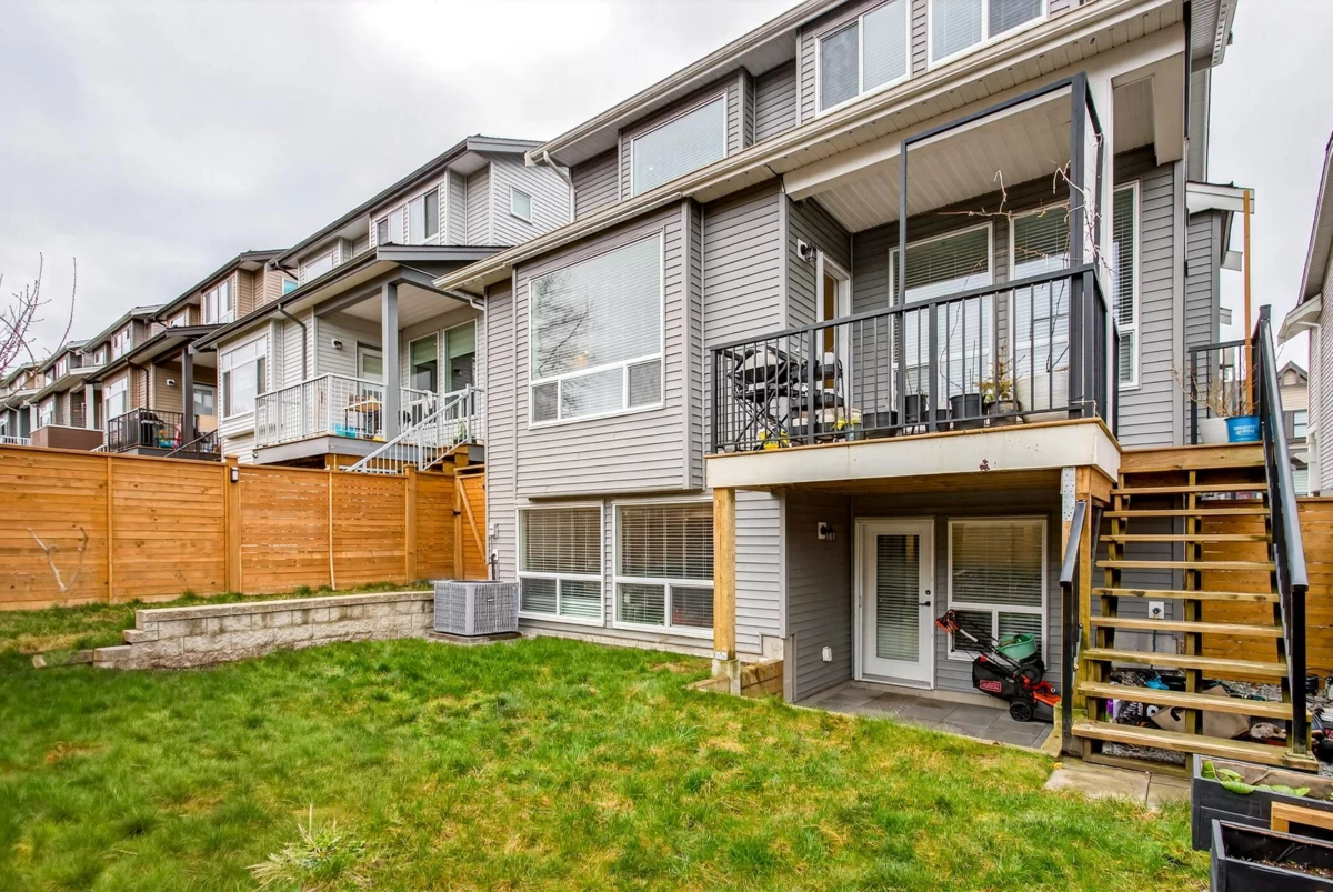 Swimming Pool Photo of 11327 230 Street, Maple Ridge, BC