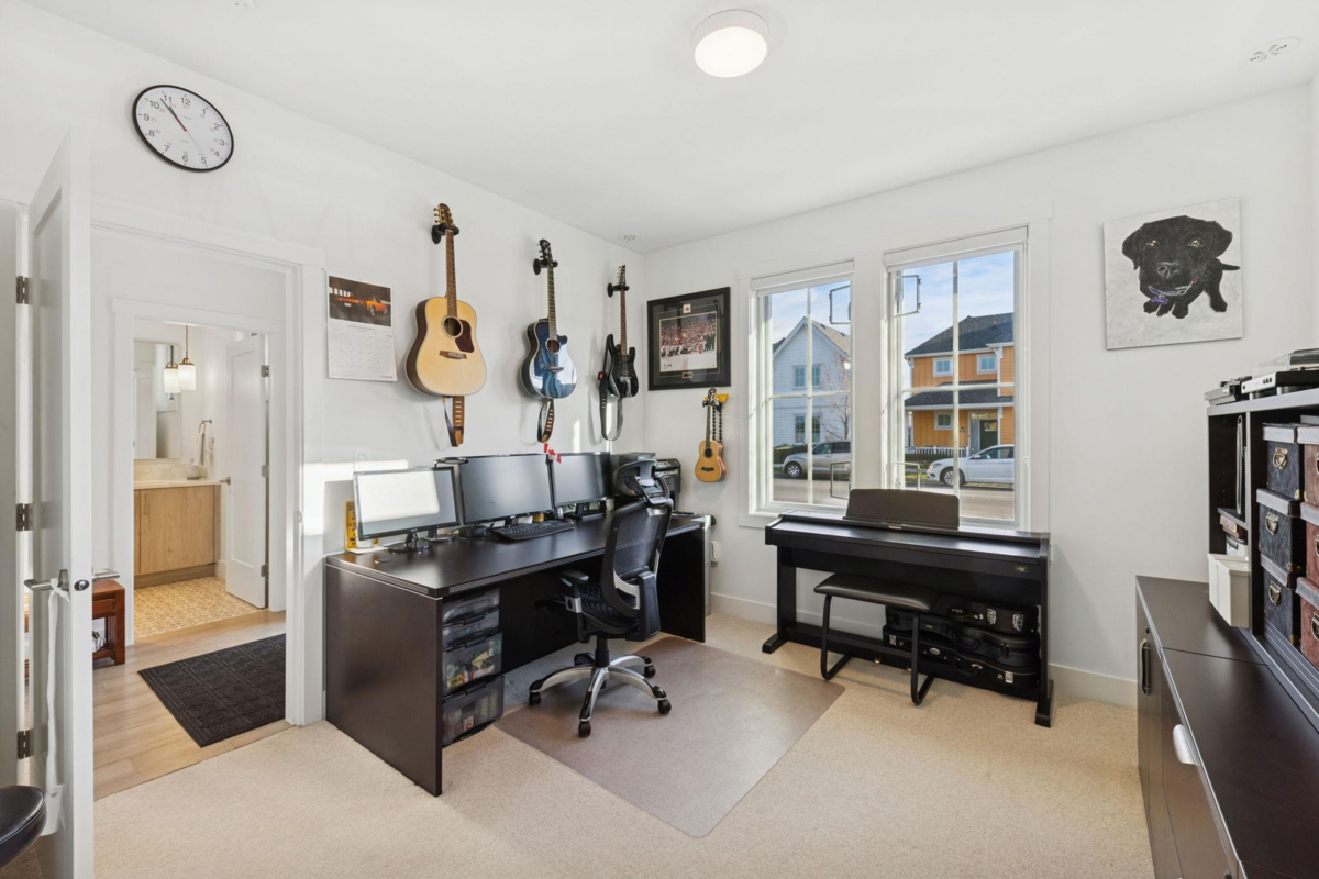 Entry Foyer Photo of 387 Ridge Street, Tsawwassen, BC