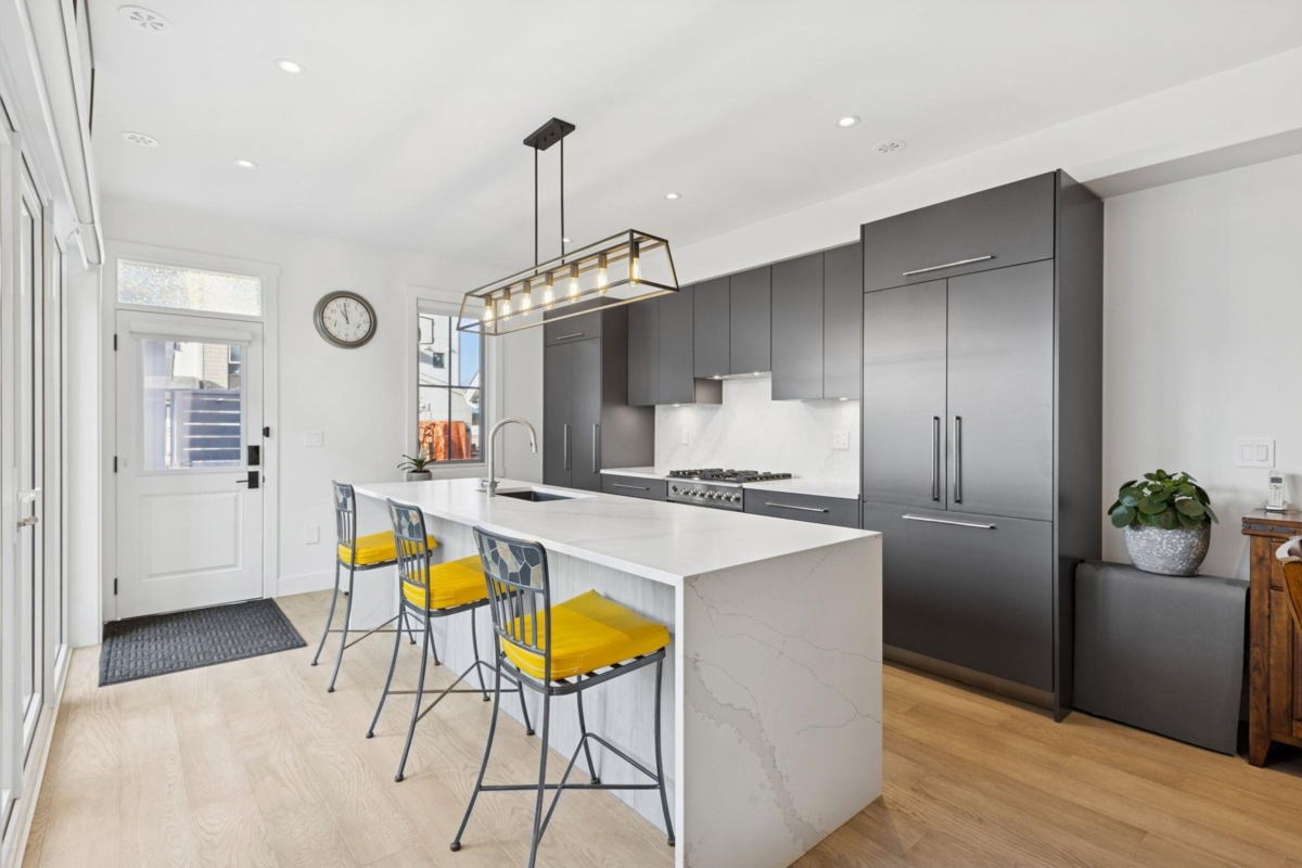 Primary Bathroom Photo of 387 Ridge Street, Tsawwassen, BC