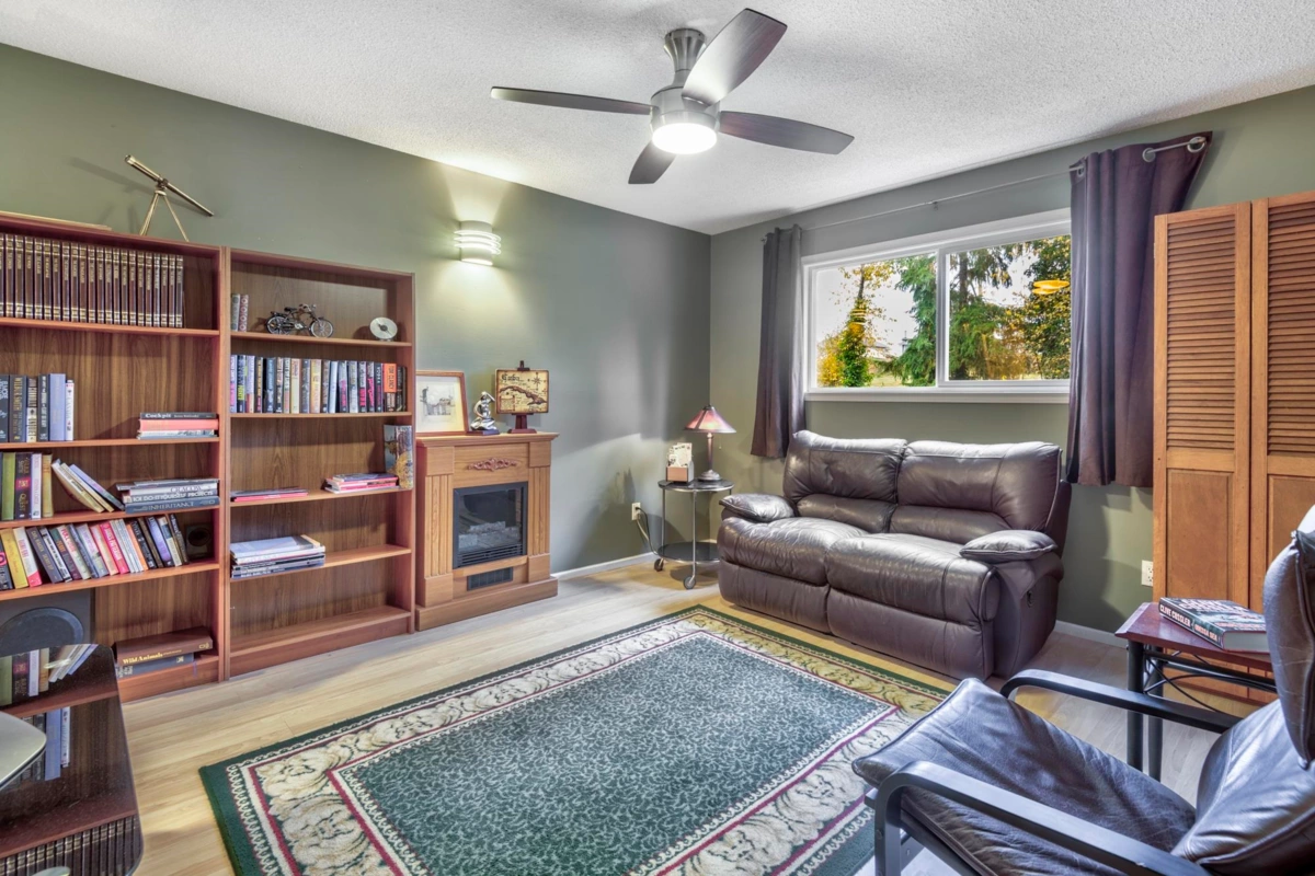 Guest Bathroom Photo of 1317 Western Place, Port Coquitlam, BC