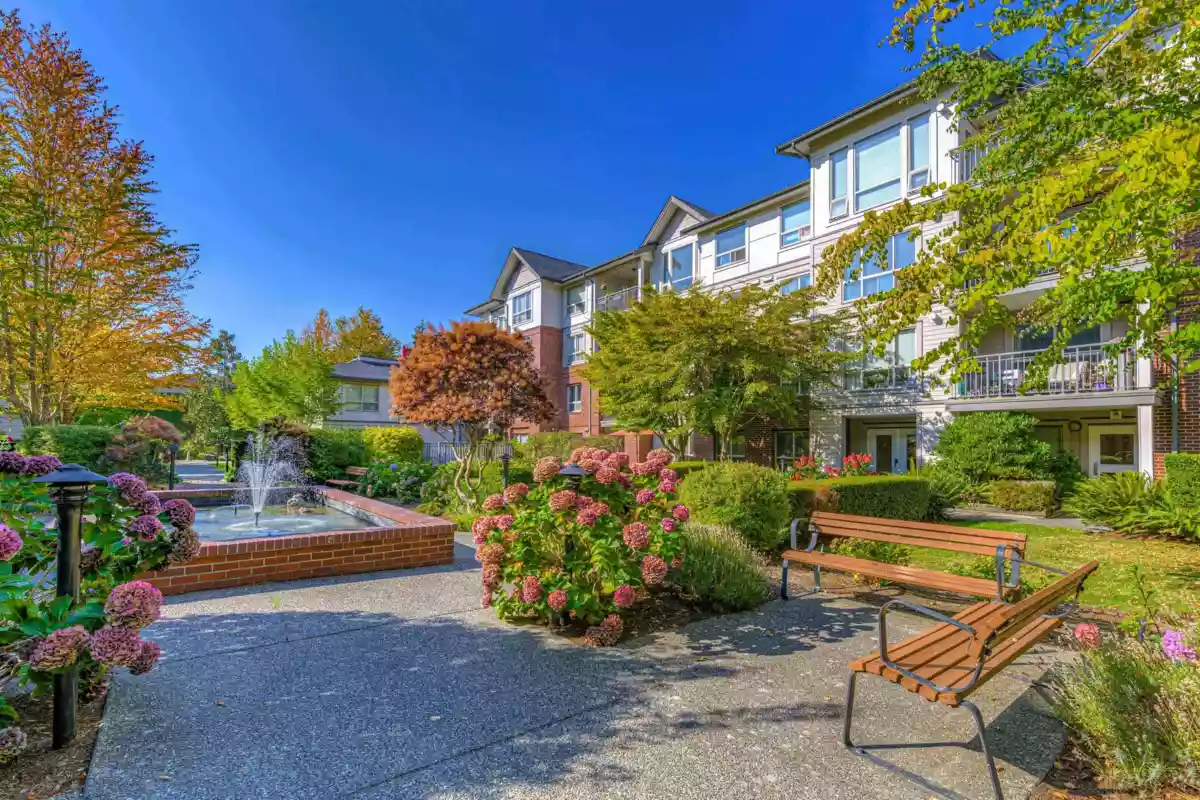 Entry Foyer Photo of 310 15188 22 Avenue, Surrey, BC