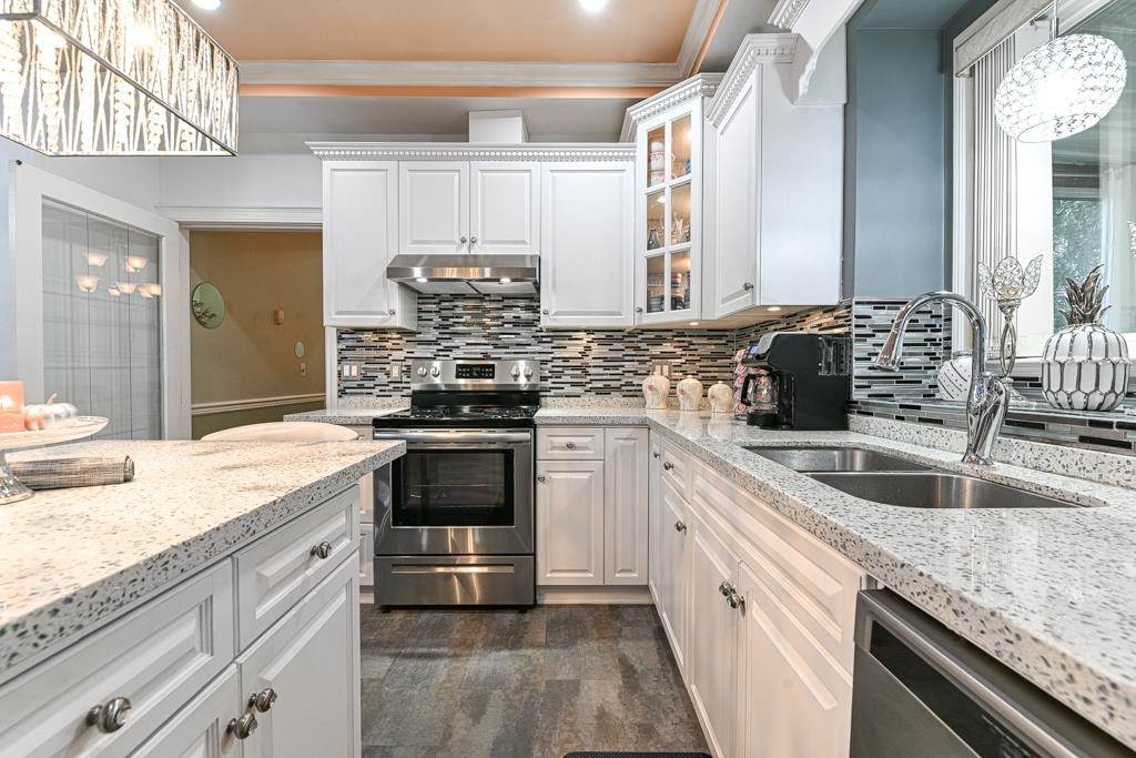 Guest Bathroom Photo of 14490 67b Avenue, Surrey, BC