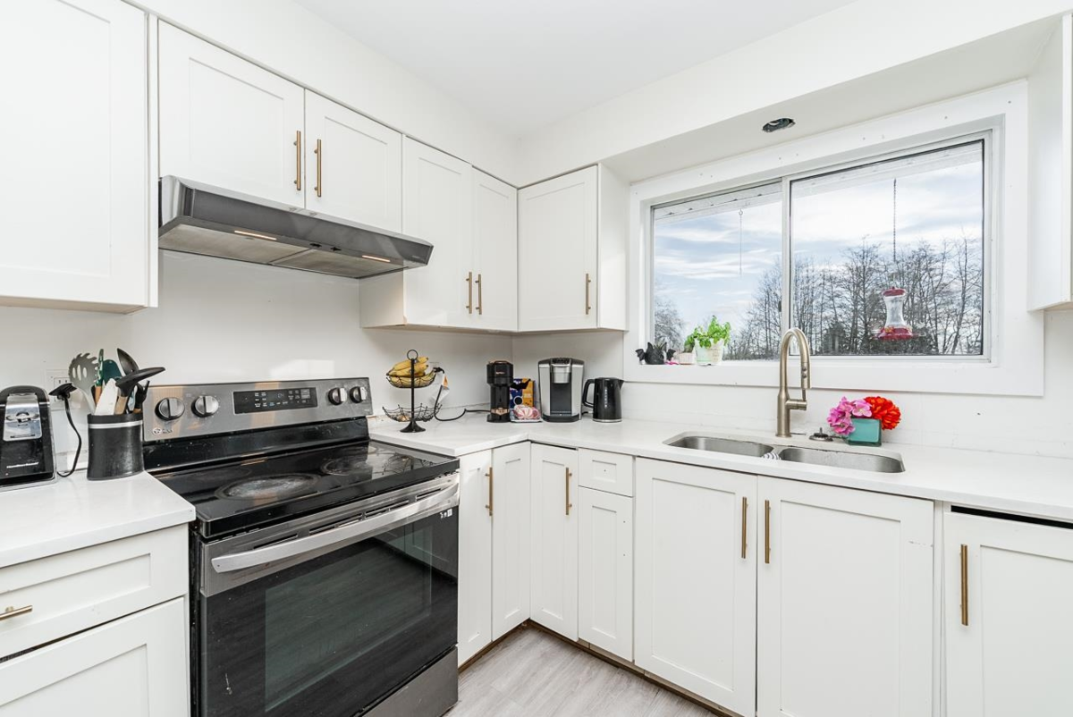 Breakfast Nook Photo of 28204 108th Avenue, Maple Ridge, BC