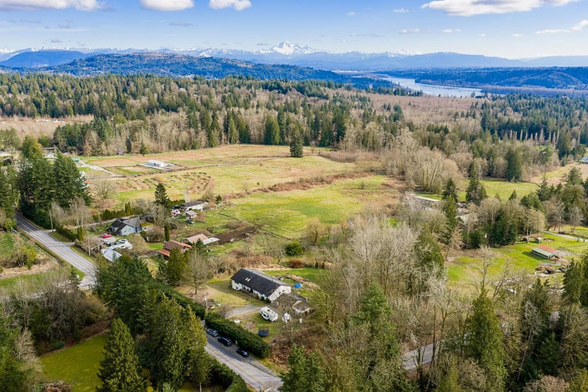 Community Amenities Photo (Clubhouse) of 28204 108th Avenue, Maple Ridge, BC