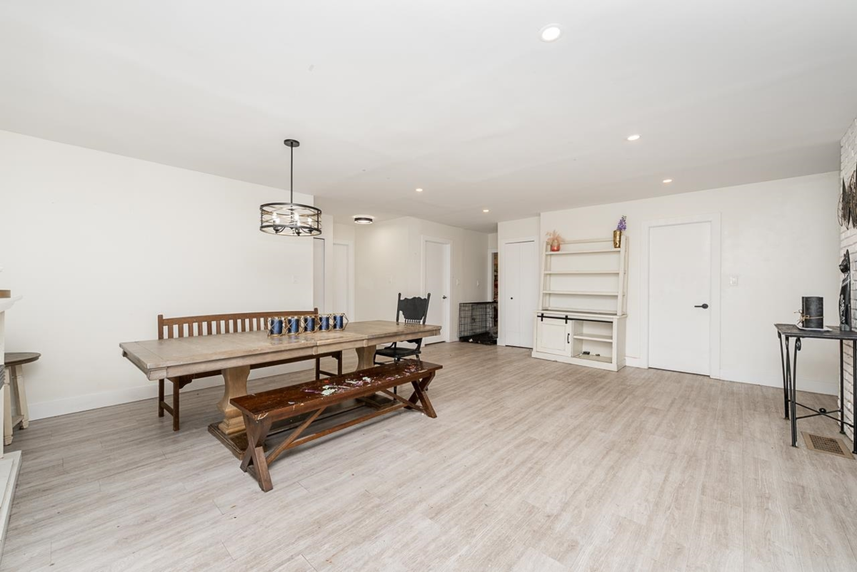 Kitchen Island Photo of 28204 108th Avenue, Maple Ridge, BC