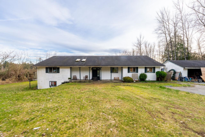 28204 108th Avenue, Maple Ridge, BC, Maple Ridge — 5 bed single family residence for sale