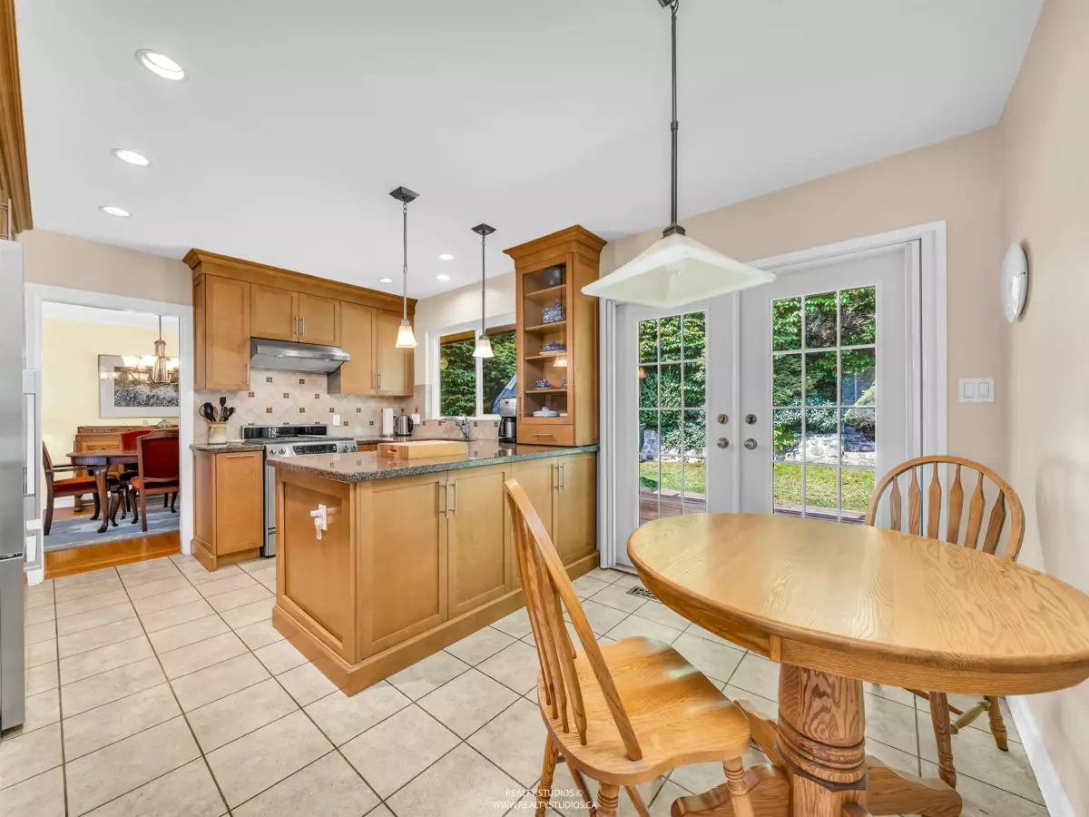 Kitchen Island Photo of 1202 Bracknell Crescent, North Vancouver, BC
