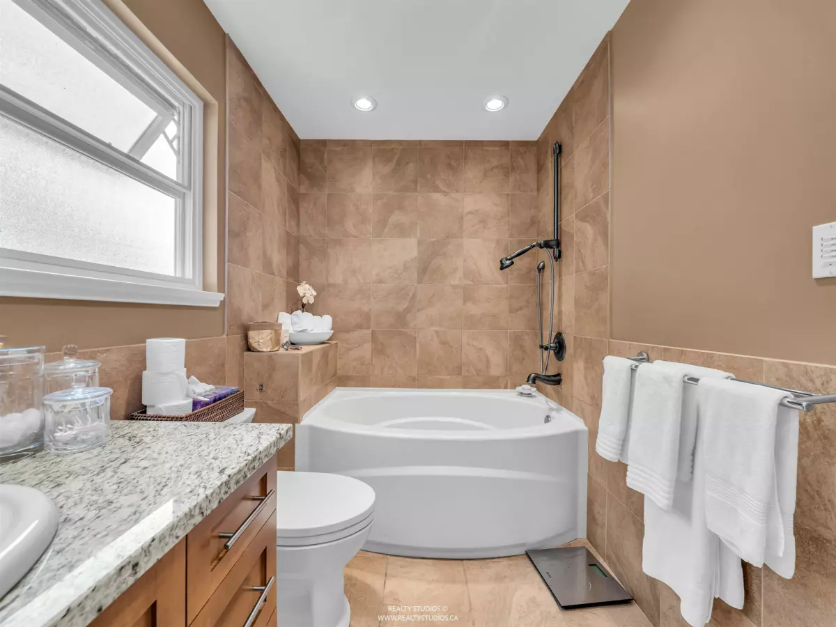 Loft / Bonus Room Photo of 1202 Bracknell Crescent, North Vancouver, BC