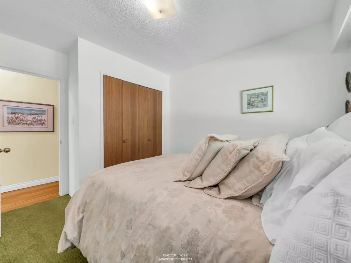 Powder Room Photo of 1202 Bracknell Crescent, North Vancouver, BC