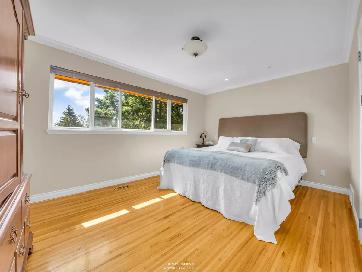 Primary Bedroom Photo of 1202 Bracknell Crescent, North Vancouver, BC