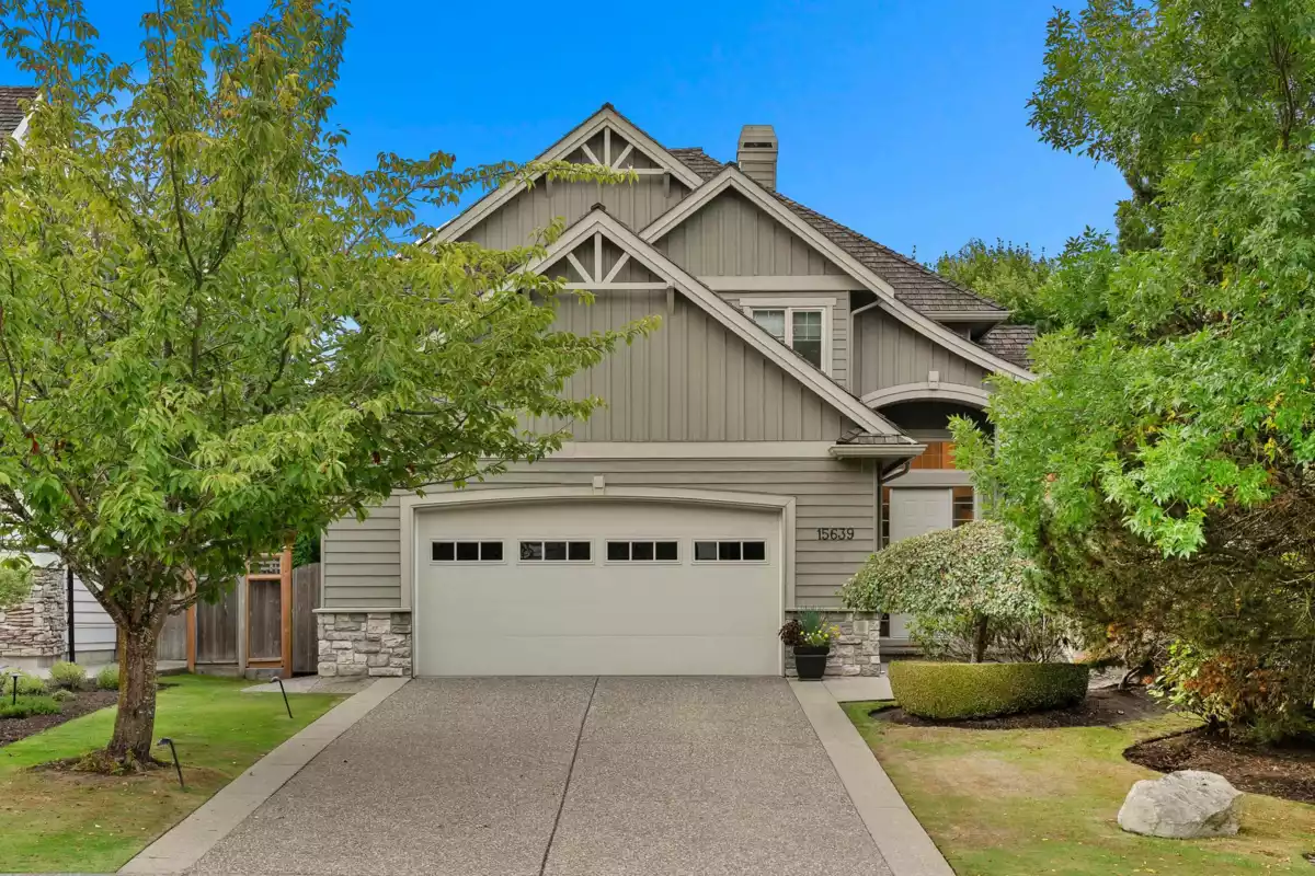 Living Room Photo of 15639 37a Avenue, Surrey, BC