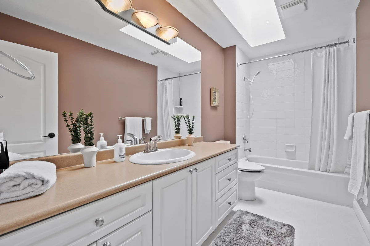 Swimming Pool Photo of 15639 37a Avenue, Surrey, BC