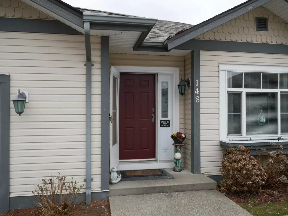 Living Room Photo of 148 33751 Seventh Avenue, Mission, BC