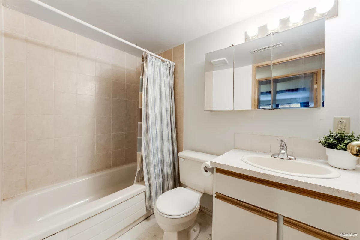 Mudroom Photo of 5871 Argyle Street, Vancouver, BC