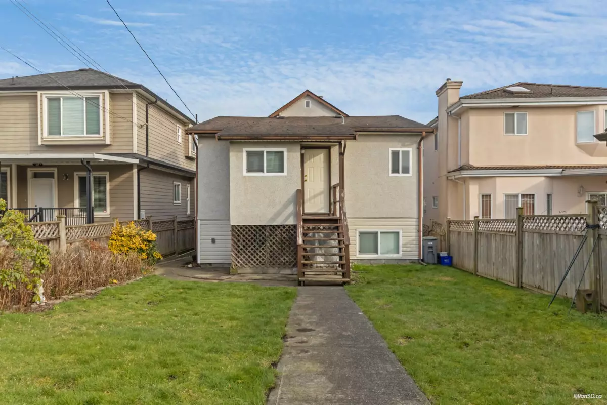 Staircase Photo of 5871 Argyle Street, Vancouver, BC