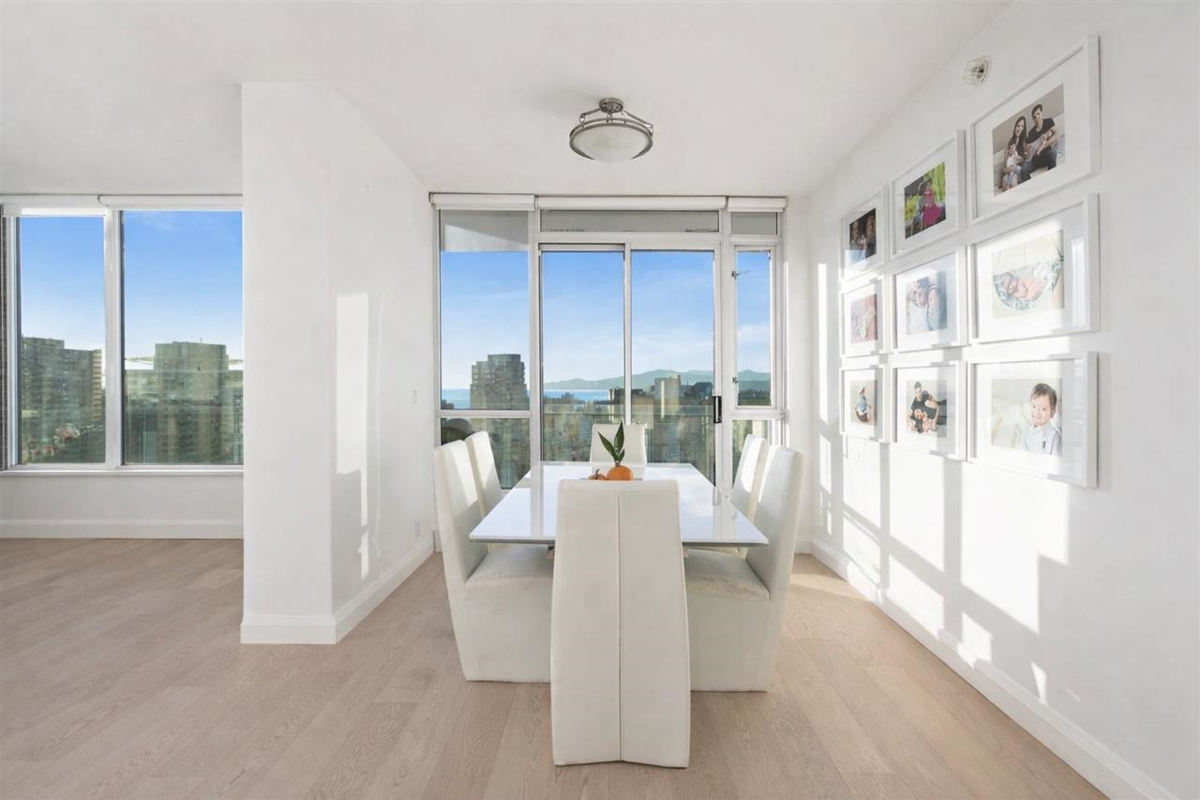 Dining Area Photo of 3501 1328 W Pender Street, Vancouver, BC