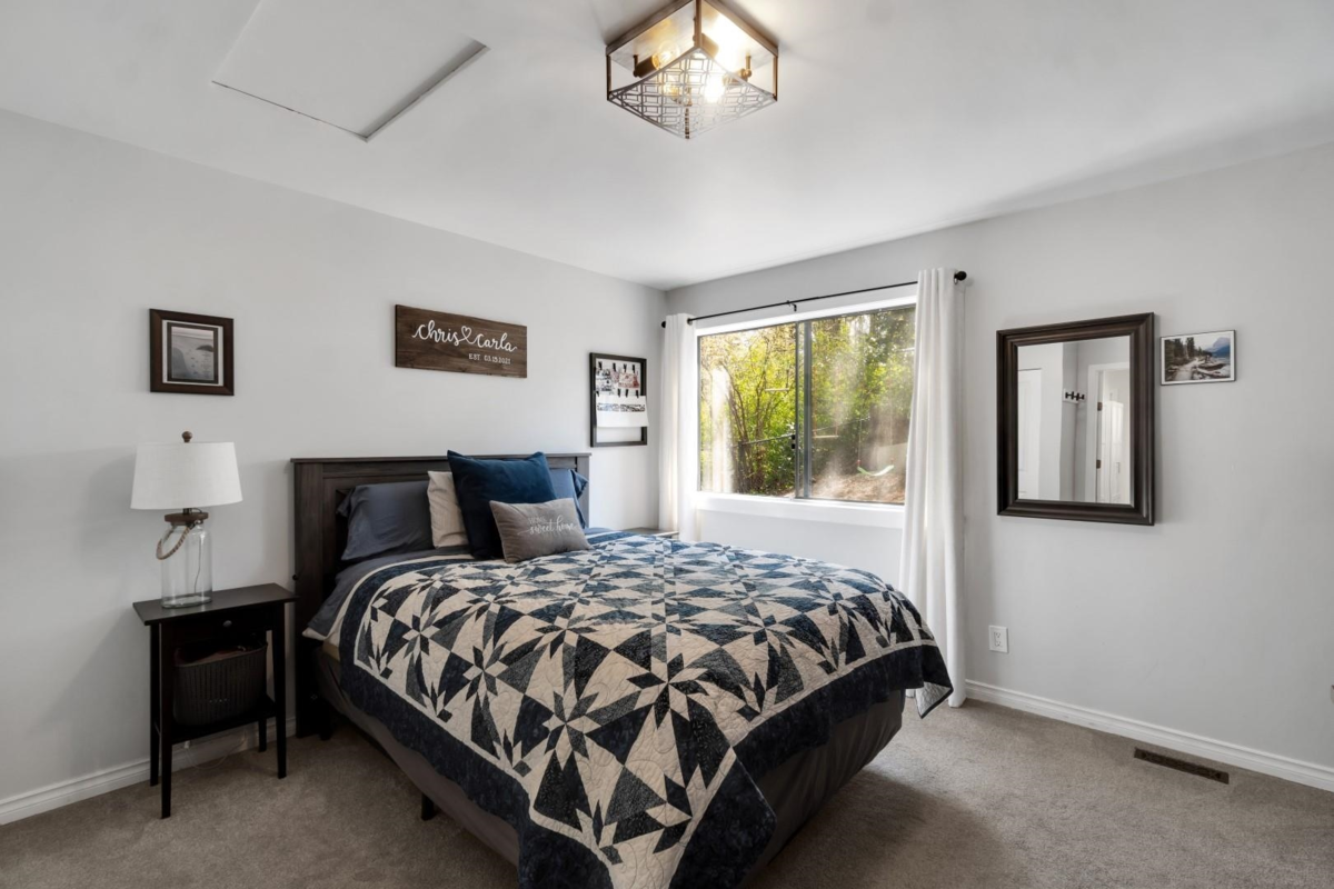 Laundry Room Photo of 11426 141a Street, Surrey, BC