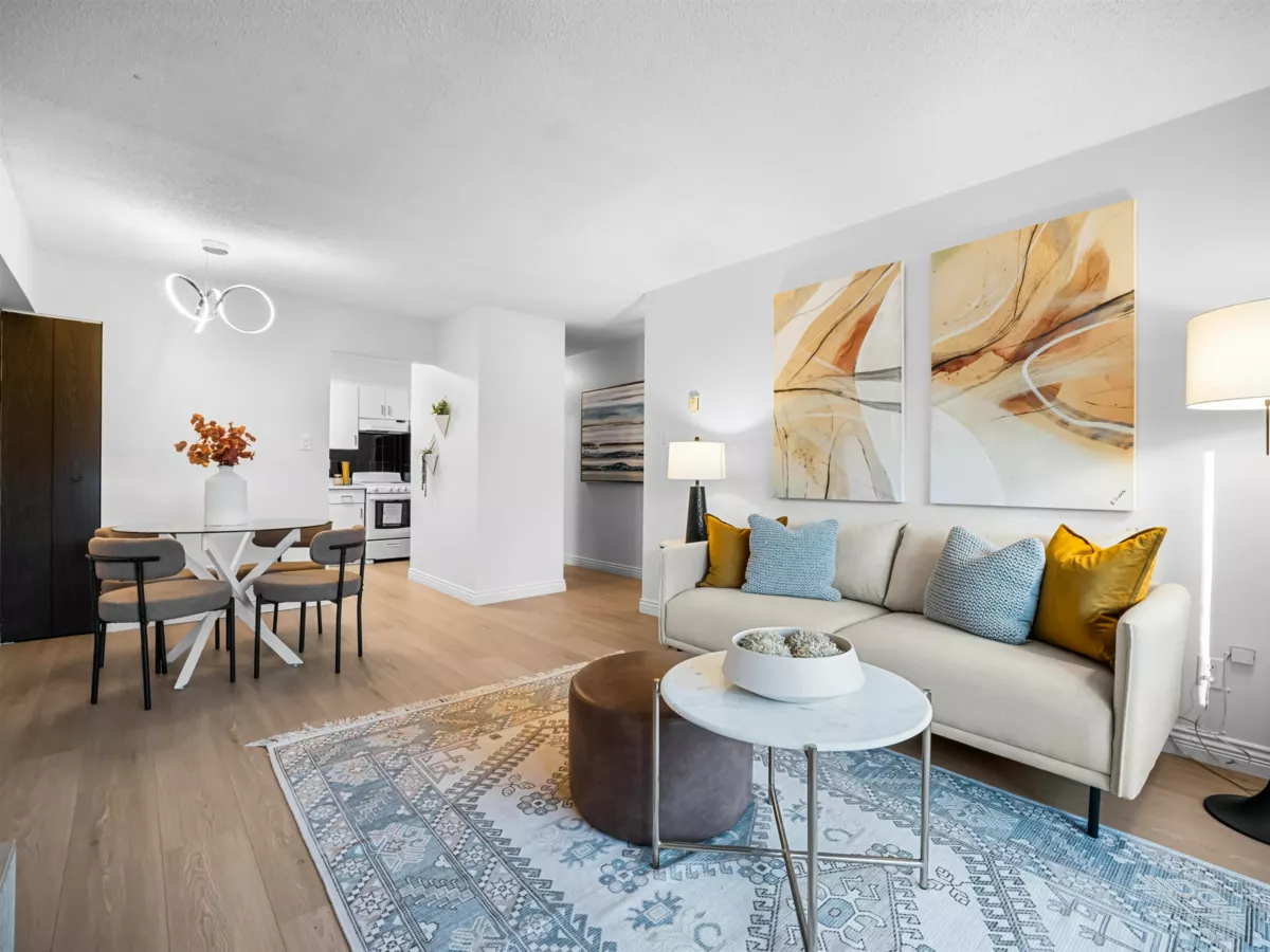 Dining Area Photo of 313 975 E Broadway, Vancouver, BC