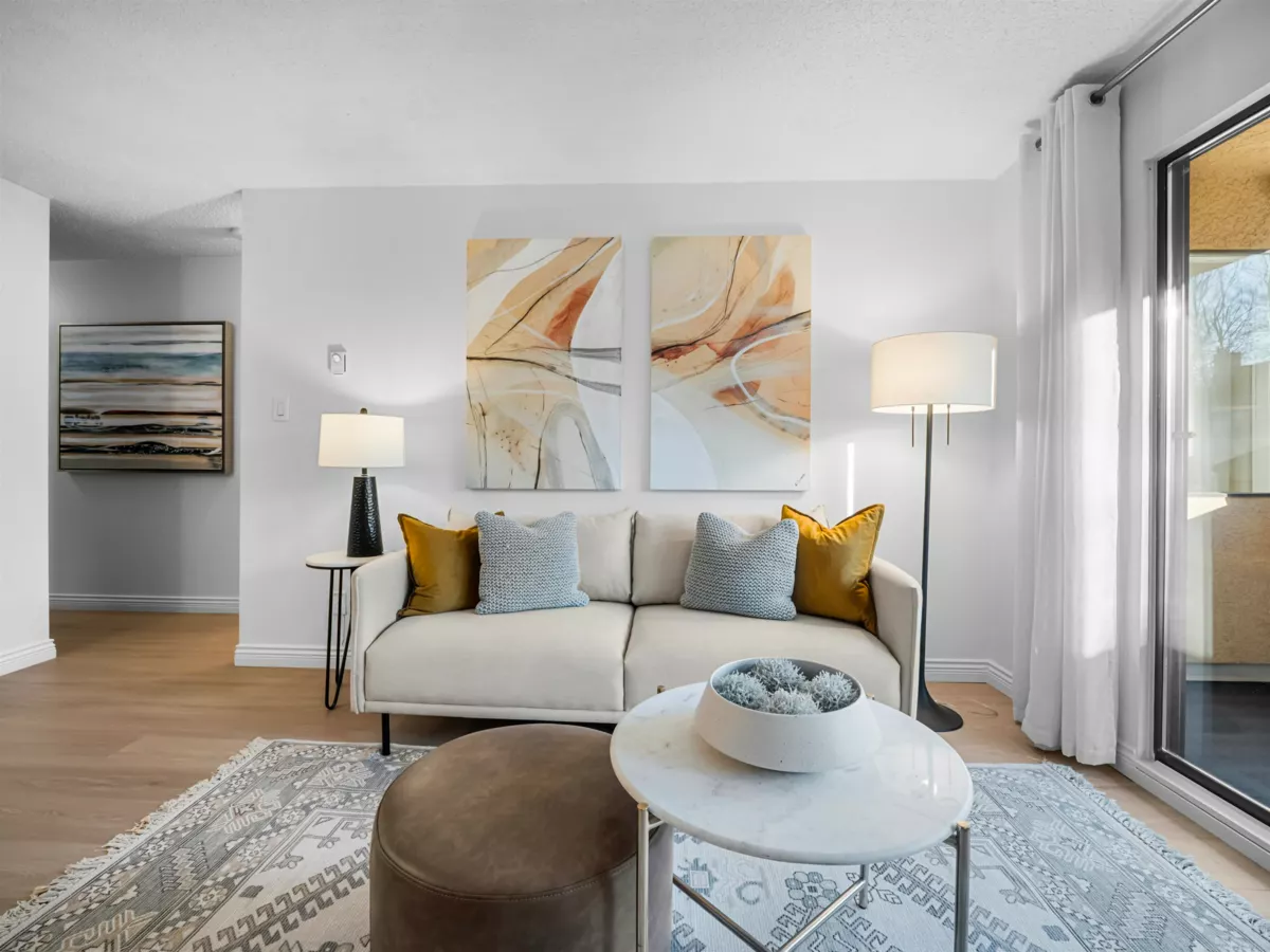 Living Room Photo of 313 975 E Broadway, Vancouver, BC