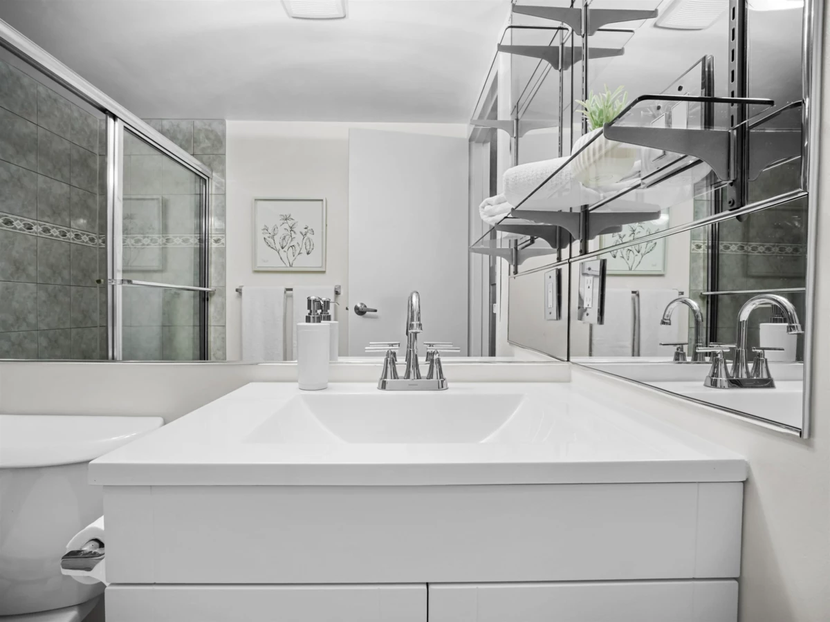 Office / Den Photo of 313 975 E Broadway, Vancouver, BC