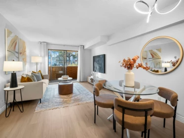 313 975 E Broadway, Vancouver, BC