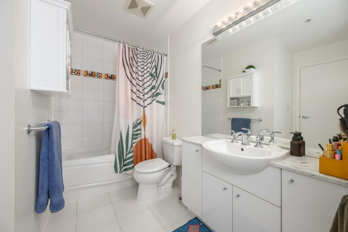 Bedroom 3 Photo of 405 168 E Esplanade, North Vancouver, BC