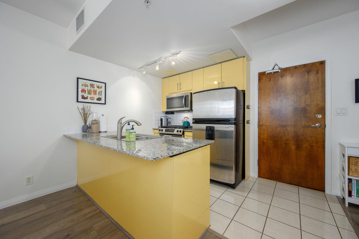 Breakfast Nook Photo of 405 168 E Esplanade, North Vancouver, BC