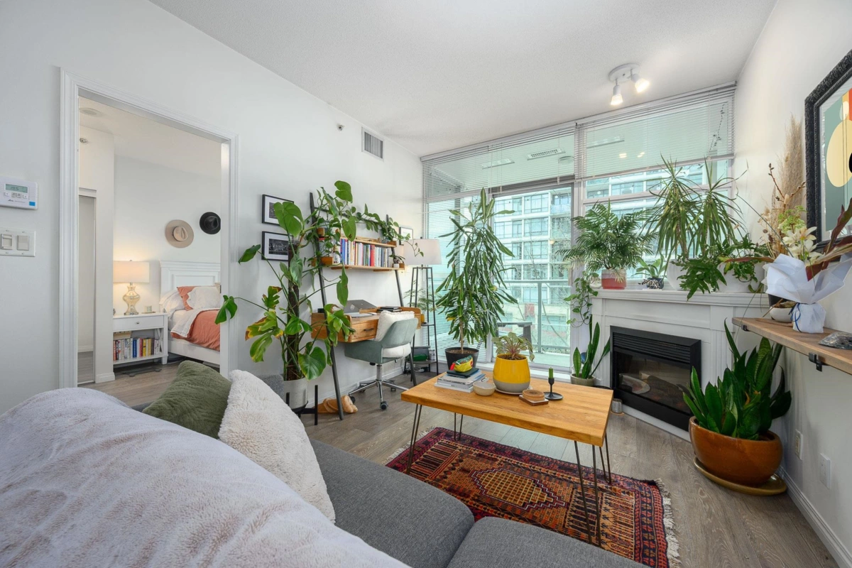 Kitchen Photo of 405 168 E Esplanade, North Vancouver, BC