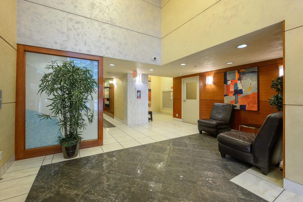 Living Room Photo of 405 168 E Esplanade, North Vancouver, BC