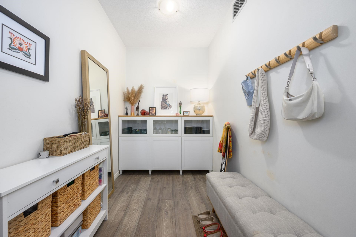 Primary Bedroom Photo of 405 168 E Esplanade, North Vancouver, BC