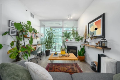 405 168 E Esplanade, North Vancouver, BC