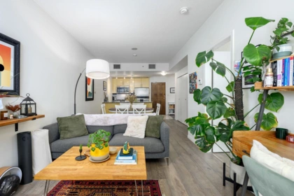 405 168 E Esplanade, North Vancouver, BC