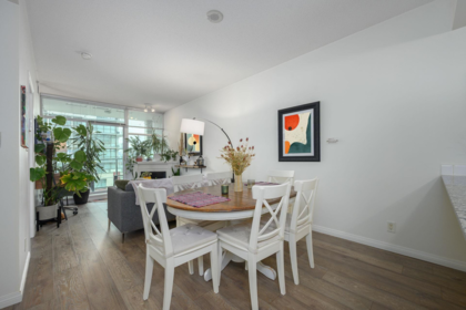 Kitchen Island Photo of 405 168 E Esplanade, North Vancouver, BC