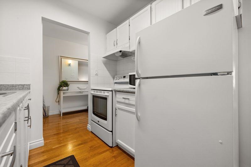 Primary Bedroom Photo of 309 1444 Martin Street, White Rock, BC