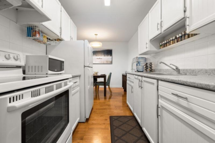 Breakfast Nook Photo of 309 1444 Martin Street, White Rock, BC