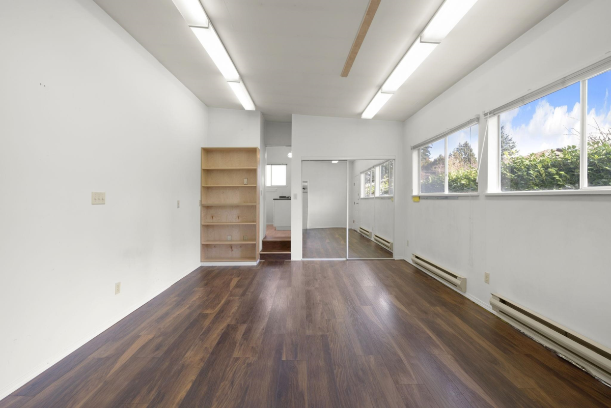 Breakfast Nook Photo of 13482 58 Avenue, Surrey, BC