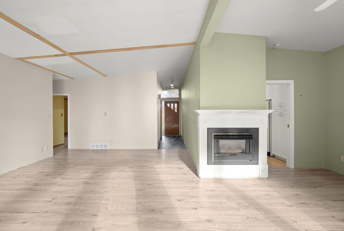 Family Room Photo of 13482 58 Avenue, Surrey, BC