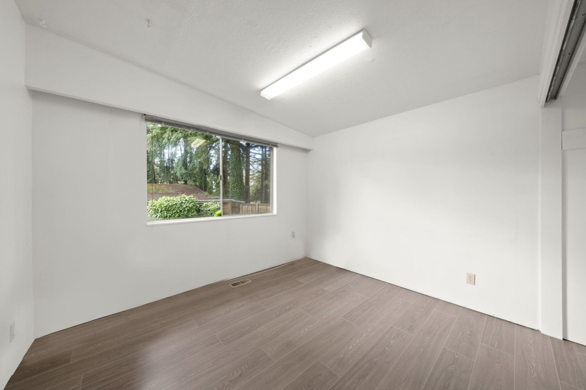 Guest Bathroom Photo of 13482 58 Avenue, Surrey, BC