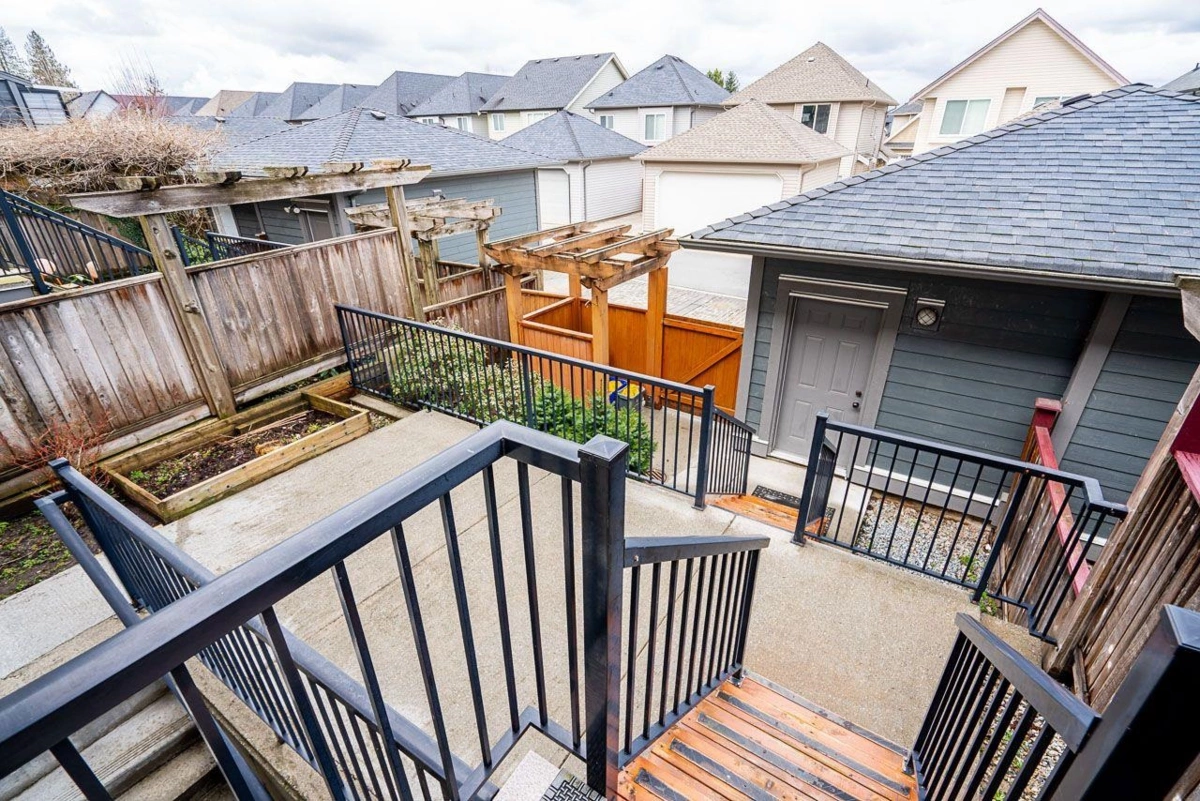 Family Room Photo of 21025 80 Avenue, Langley, BC