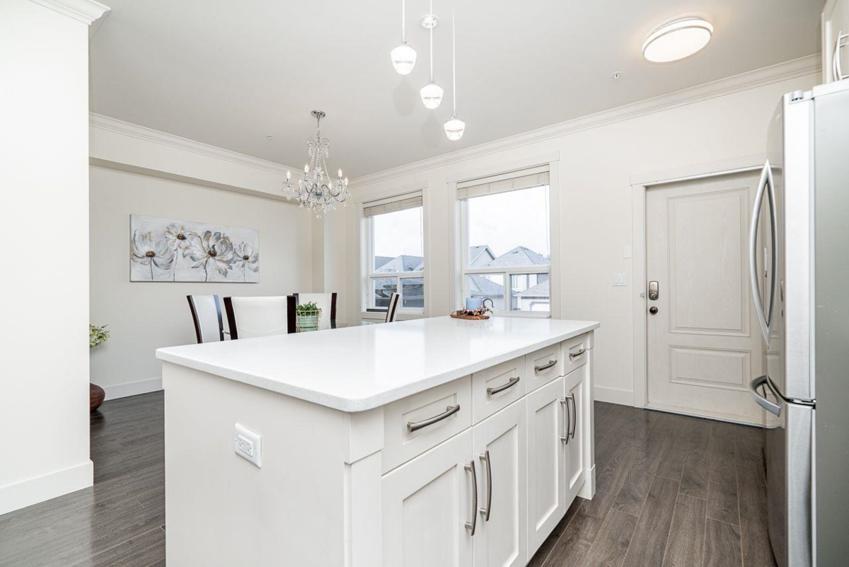 Kitchen Island Photo of 21025 80 Avenue, Langley, BC