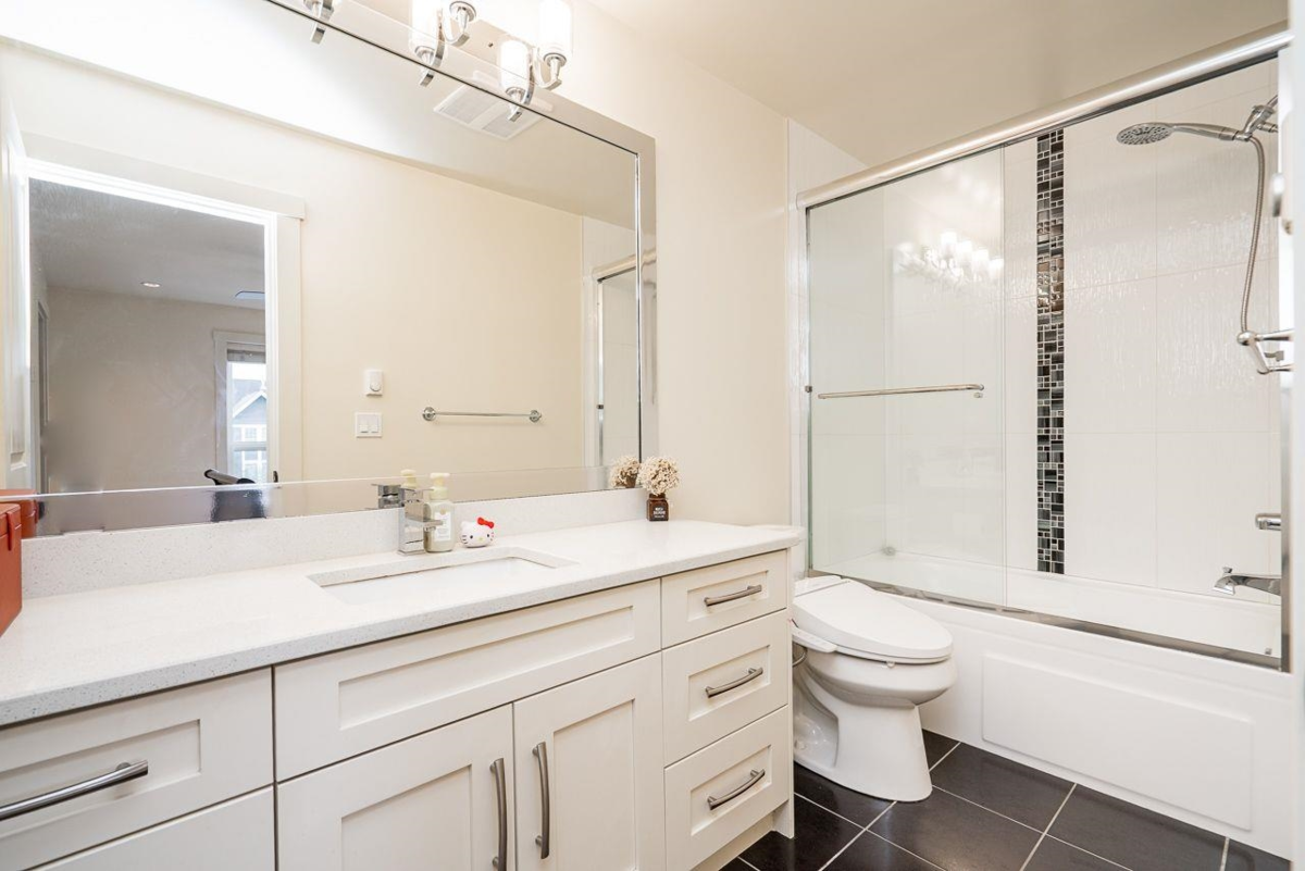 Powder Room Photo of 21025 80 Avenue, Langley, BC