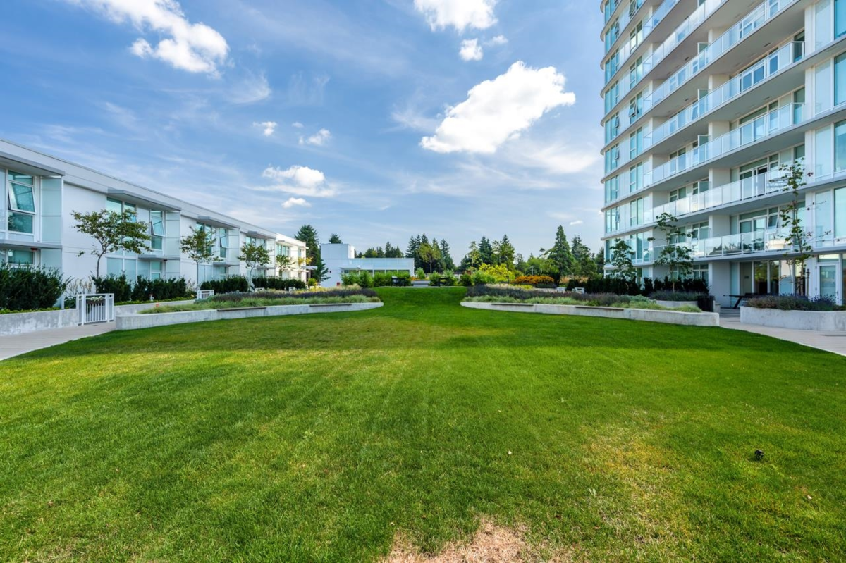 Breakfast Nook Photo of 906 13685 102 Avenue, Surrey, BC