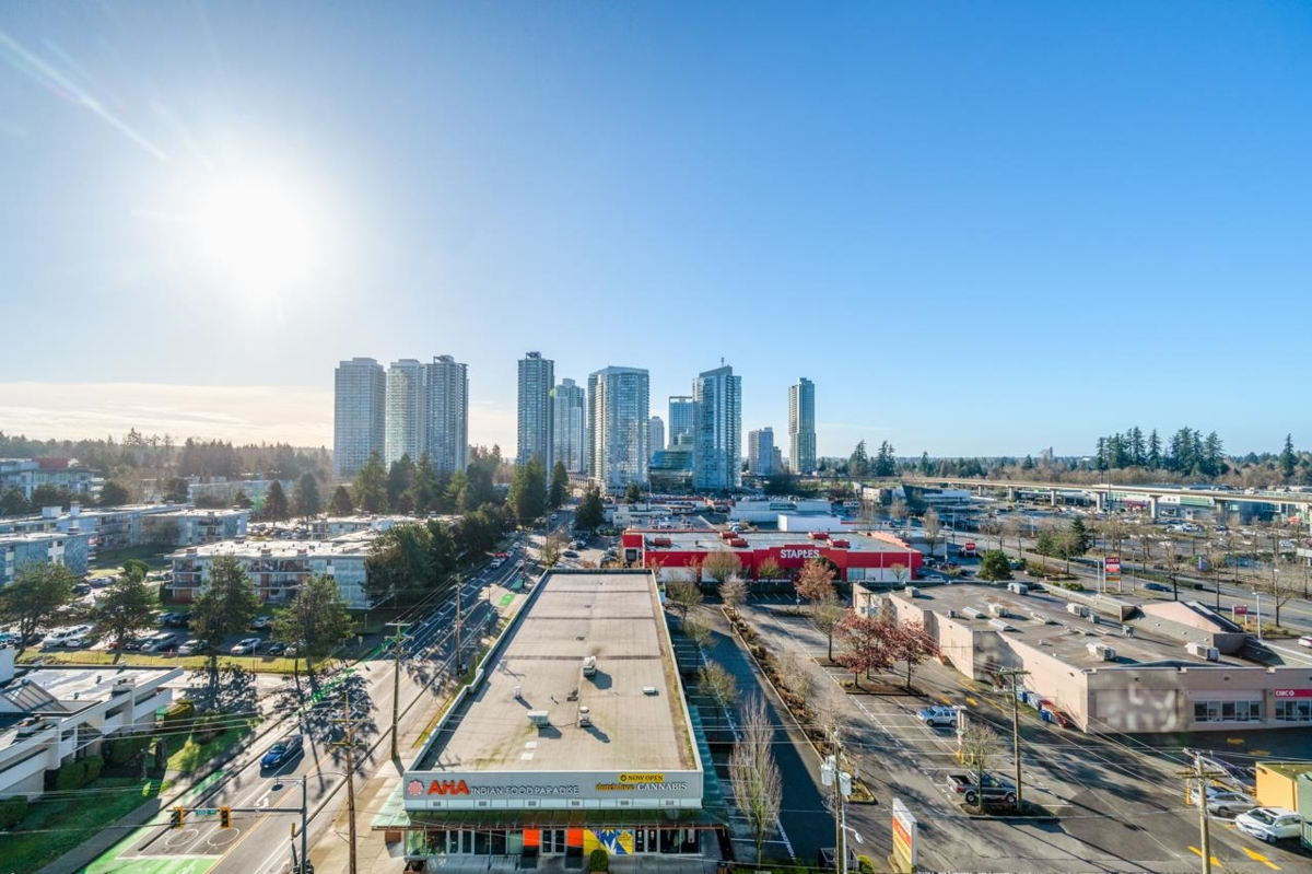 Hallway Photo of 906 13685 102 Avenue, Surrey, BC
