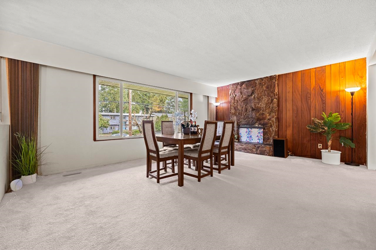 Breakfast Nook Photo of 2580 Patricia Avenue, Port Coquitlam, BC