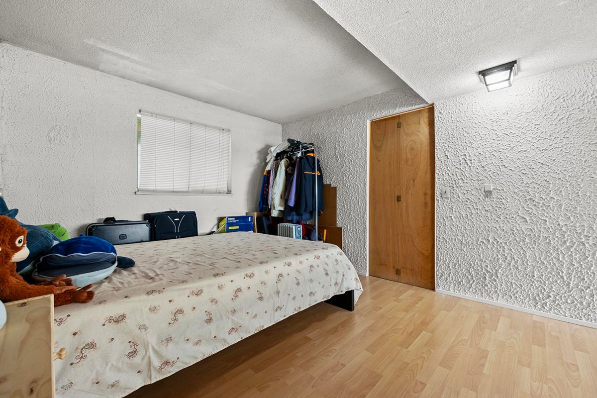 Entry Foyer Photo of 2580 Patricia Avenue, Port Coquitlam, BC