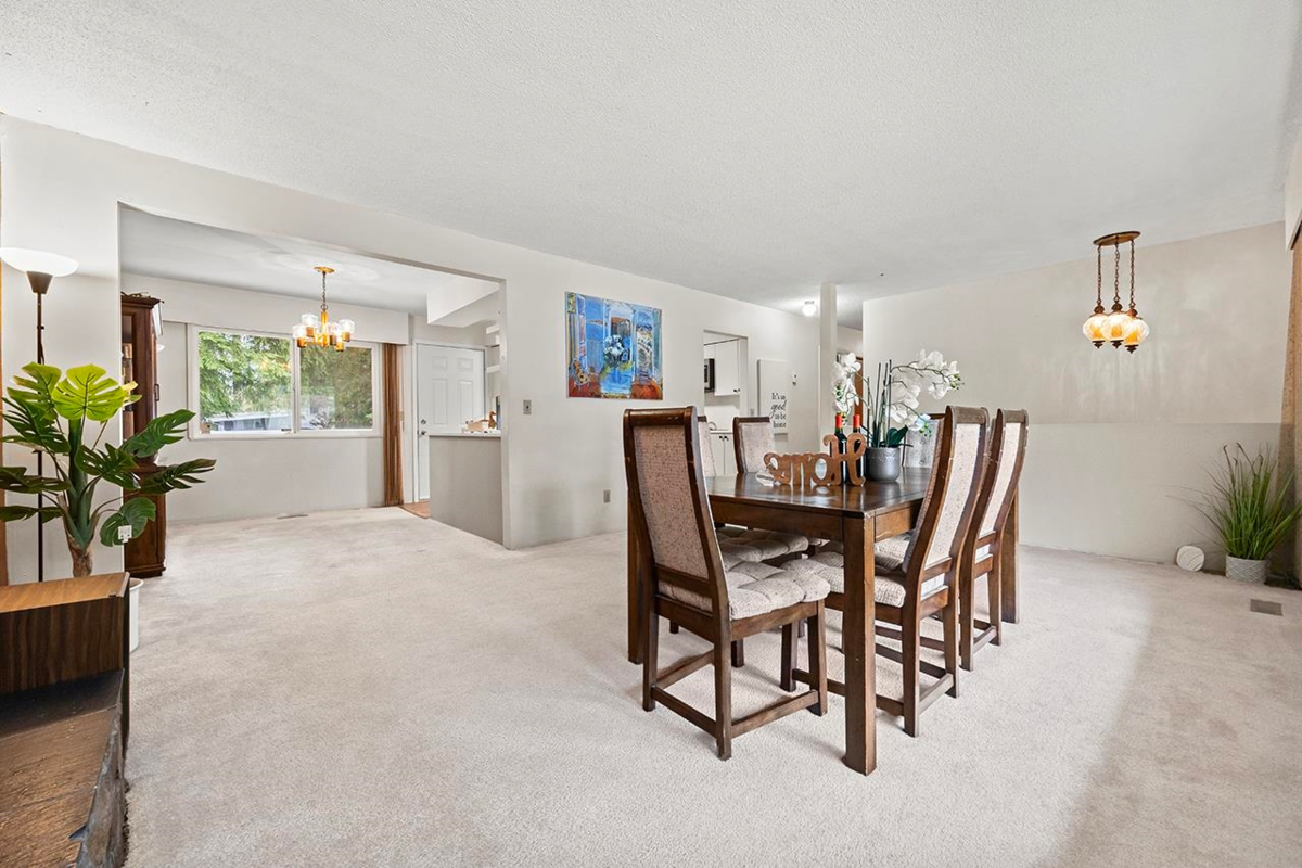 Kitchen Photo of 2580 Patricia Avenue, Port Coquitlam, BC