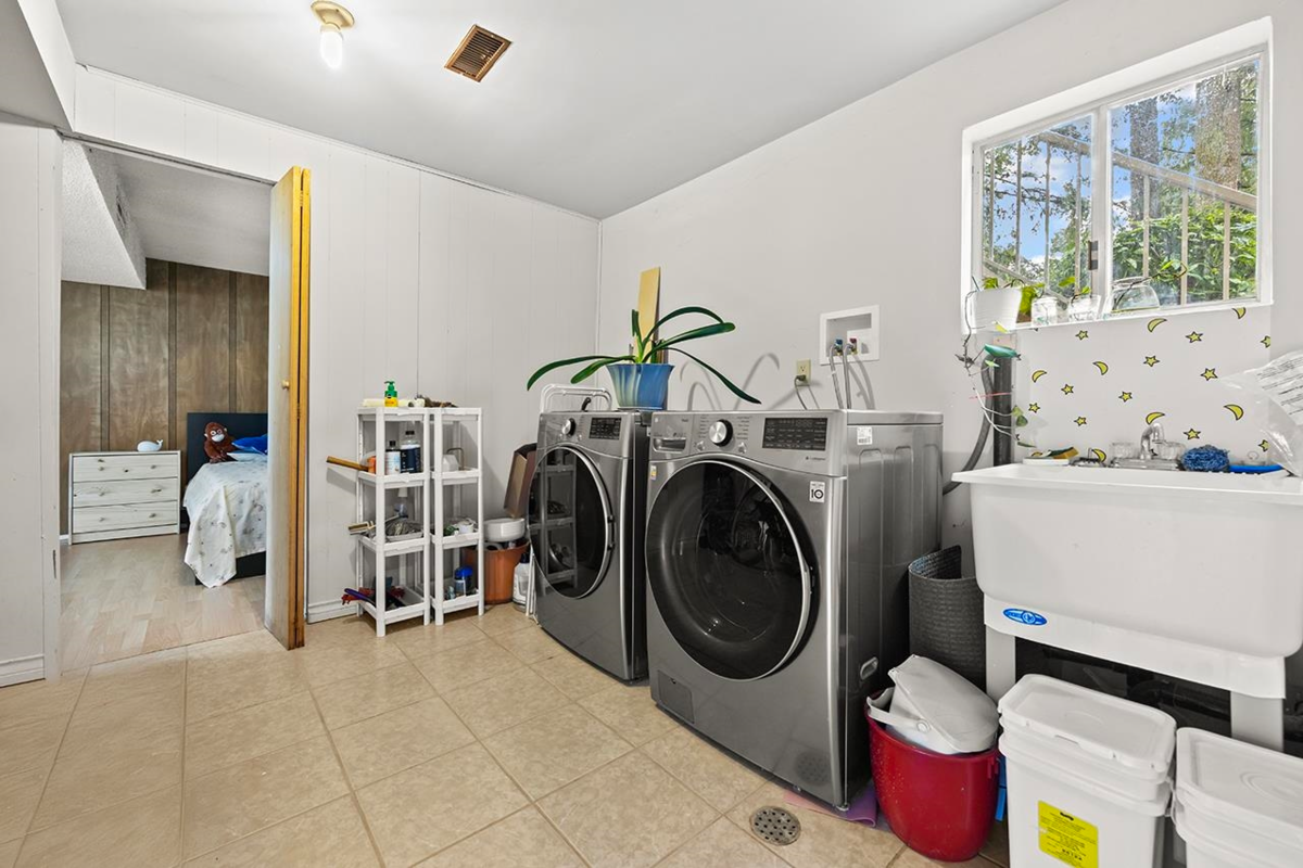 Staircase Photo of 2580 Patricia Avenue, Port Coquitlam, BC