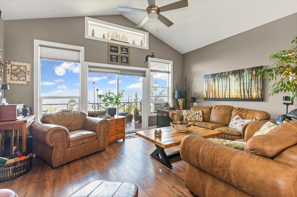 Dining Area Photo of 47215 Sylvan Drive, Chilliwack, BC