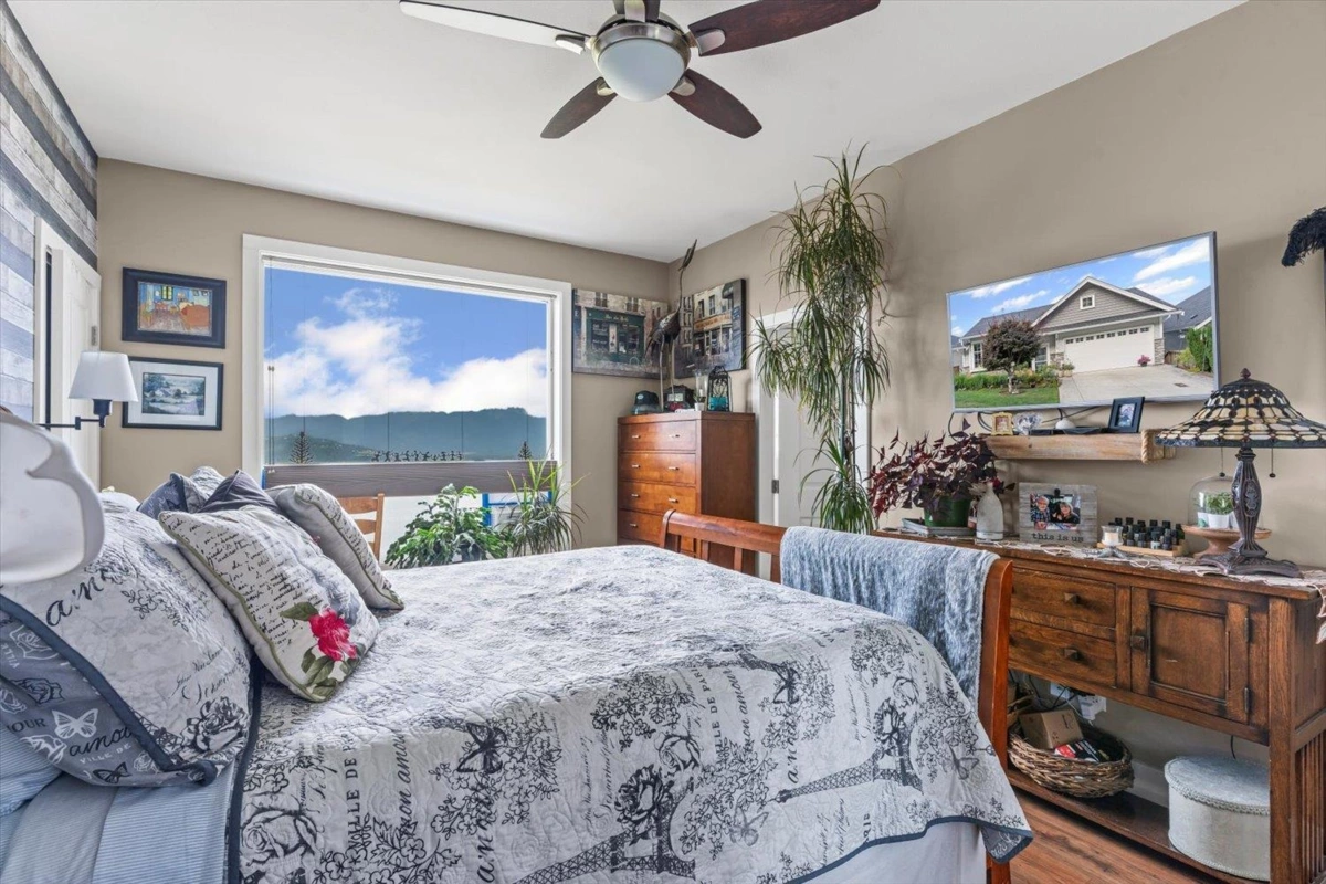 Guest Bathroom Photo of 47215 Sylvan Drive, Chilliwack, BC