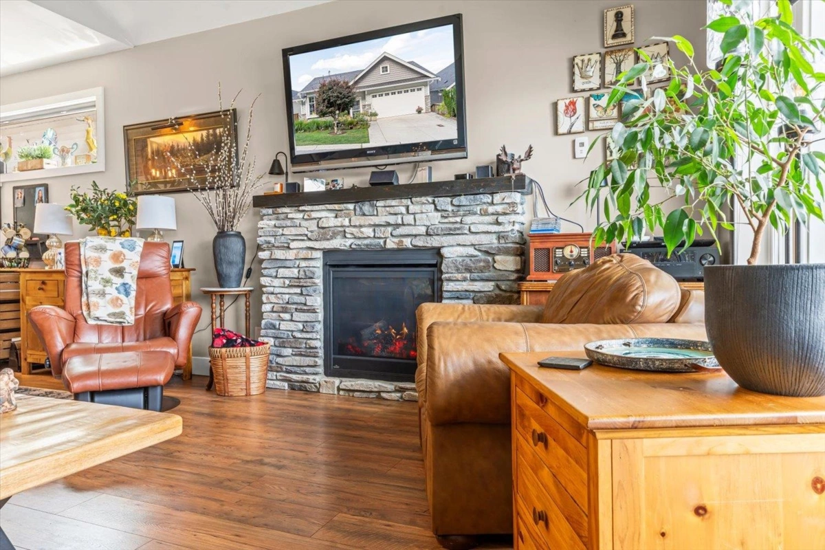 Kitchen Island Photo of 47215 Sylvan Drive, Chilliwack, BC